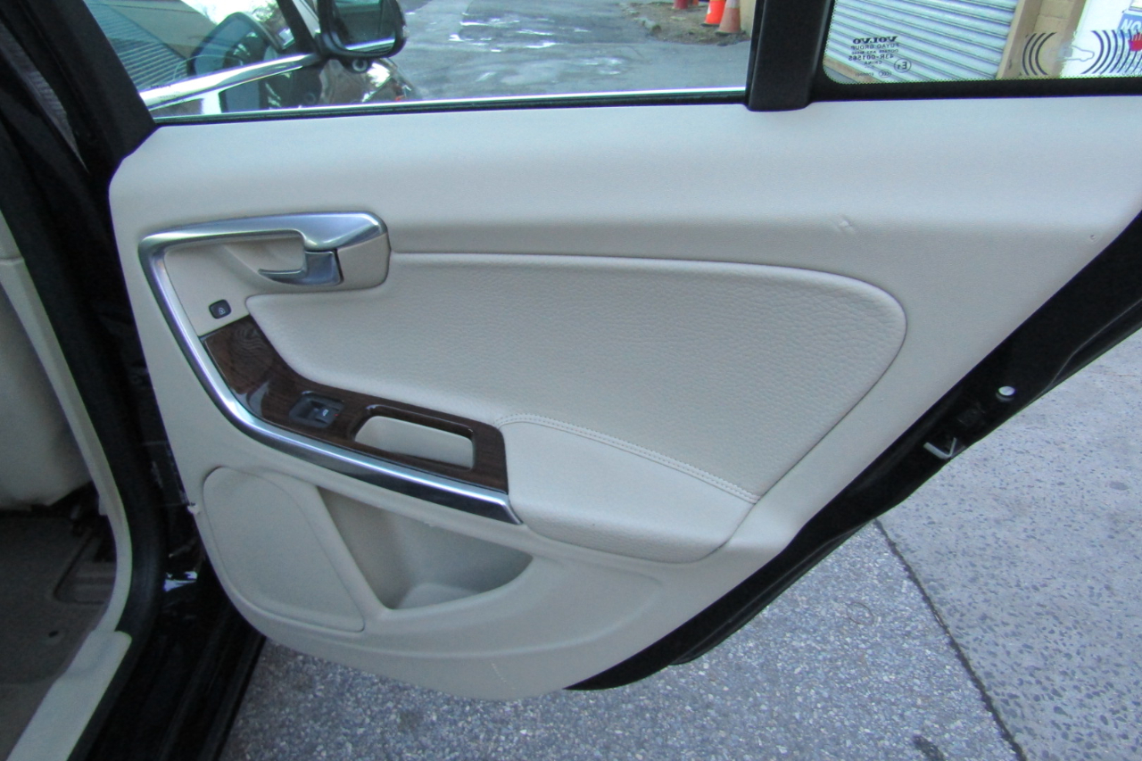 Volvo S60 AWD 4dr Sdn T6 2012