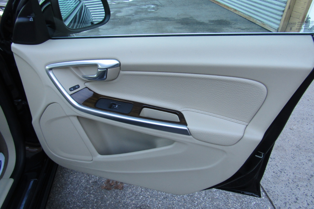 Volvo S60 AWD 4dr Sdn T6 2012