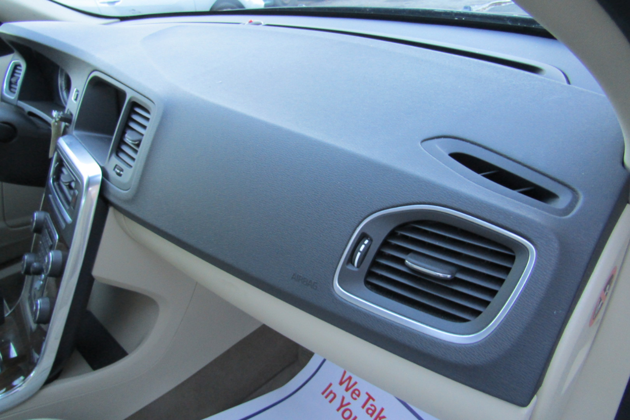 Volvo S60 AWD 4dr Sdn T6 2012