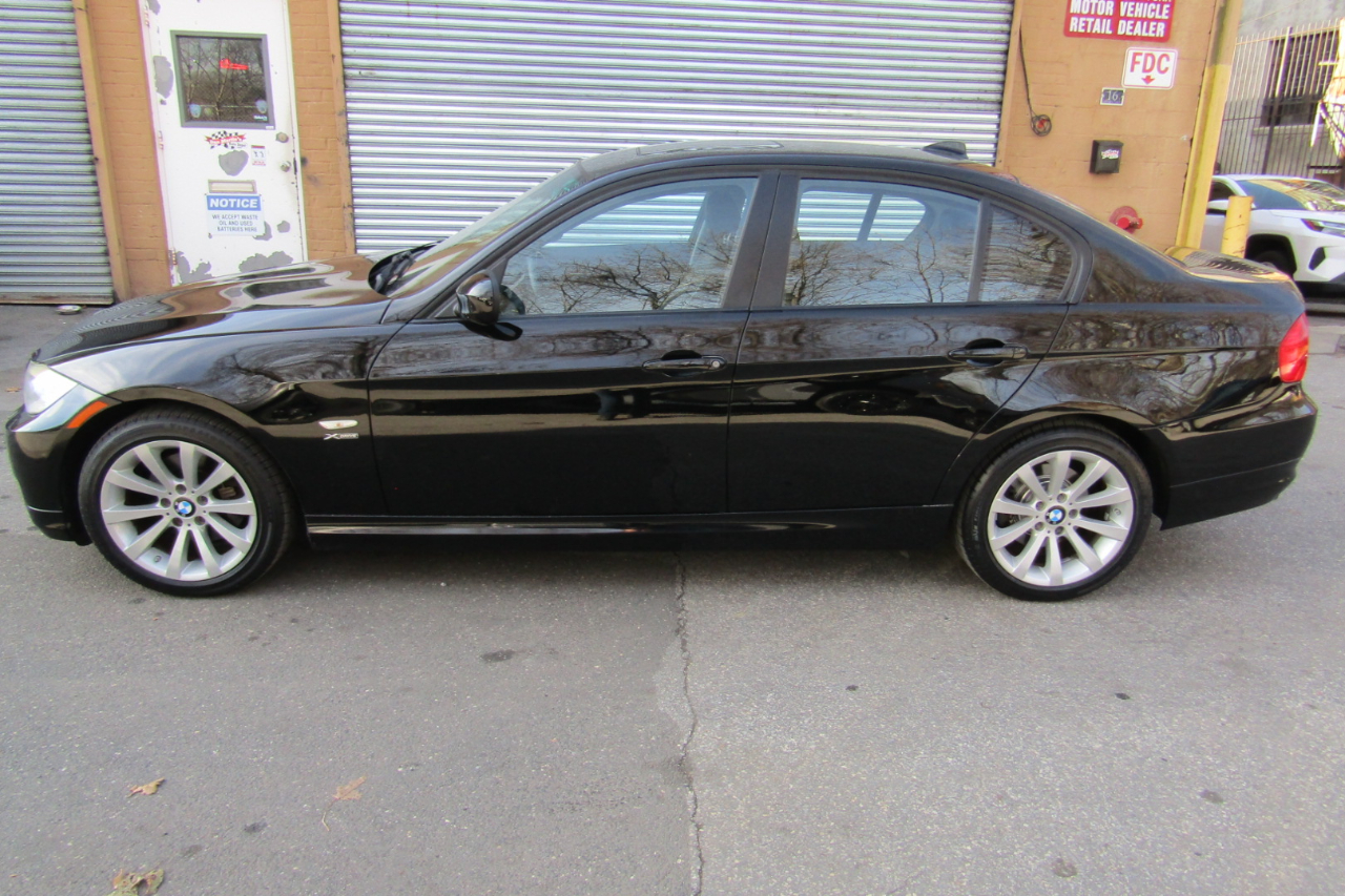 BMW 3 Series 4dr Sdn 328i xDrive AWD 2011