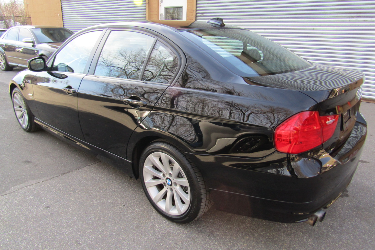 BMW 3 Series 4dr Sdn 328i xDrive AWD 2011
