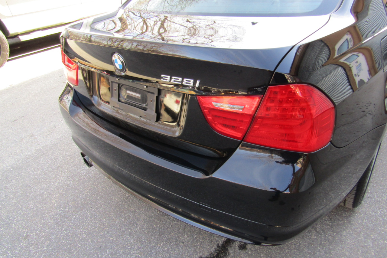 BMW 3 Series 4dr Sdn 328i xDrive AWD 2011