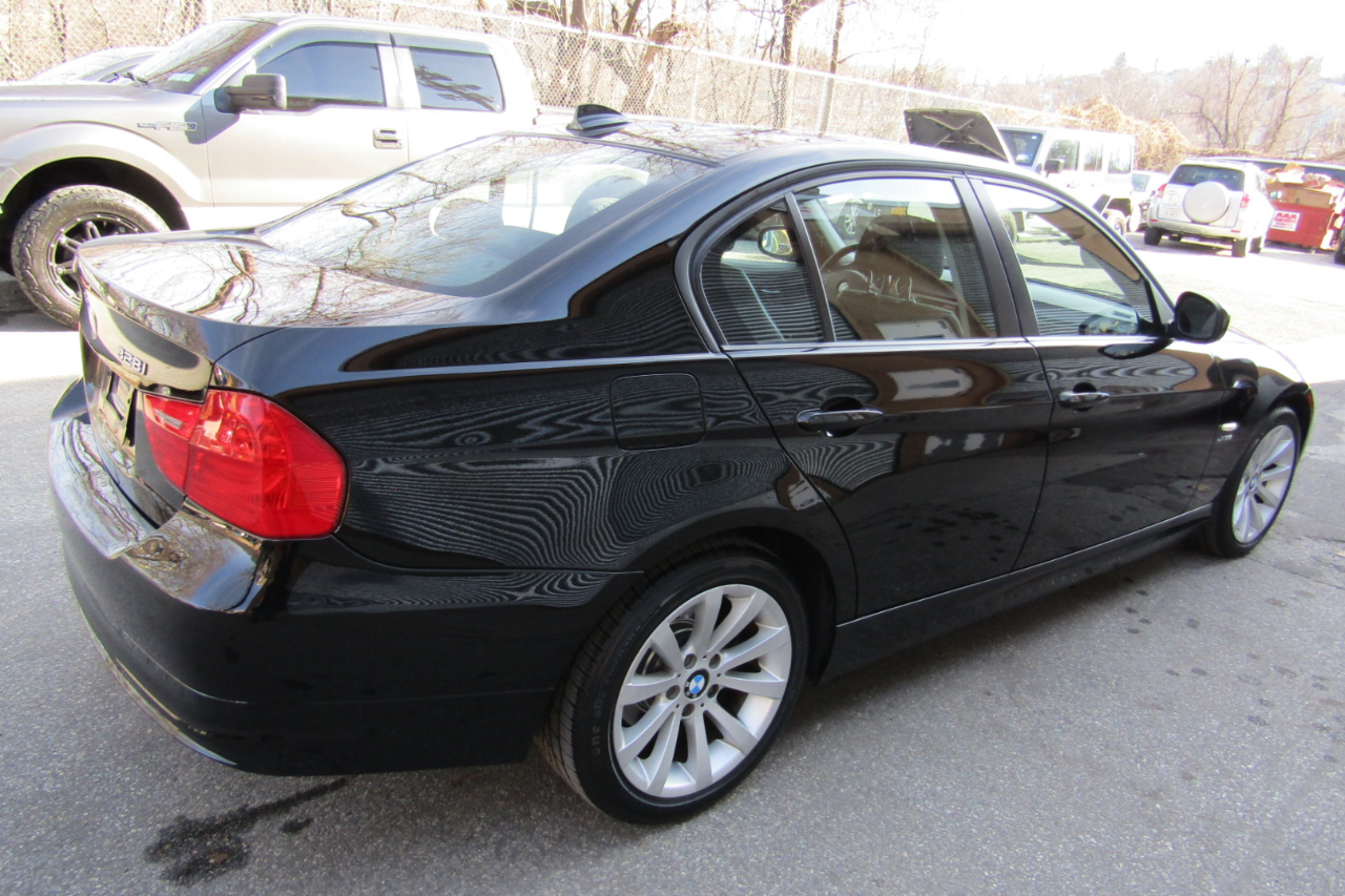 BMW 3 Series 4dr Sdn 328i xDrive AWD 2011