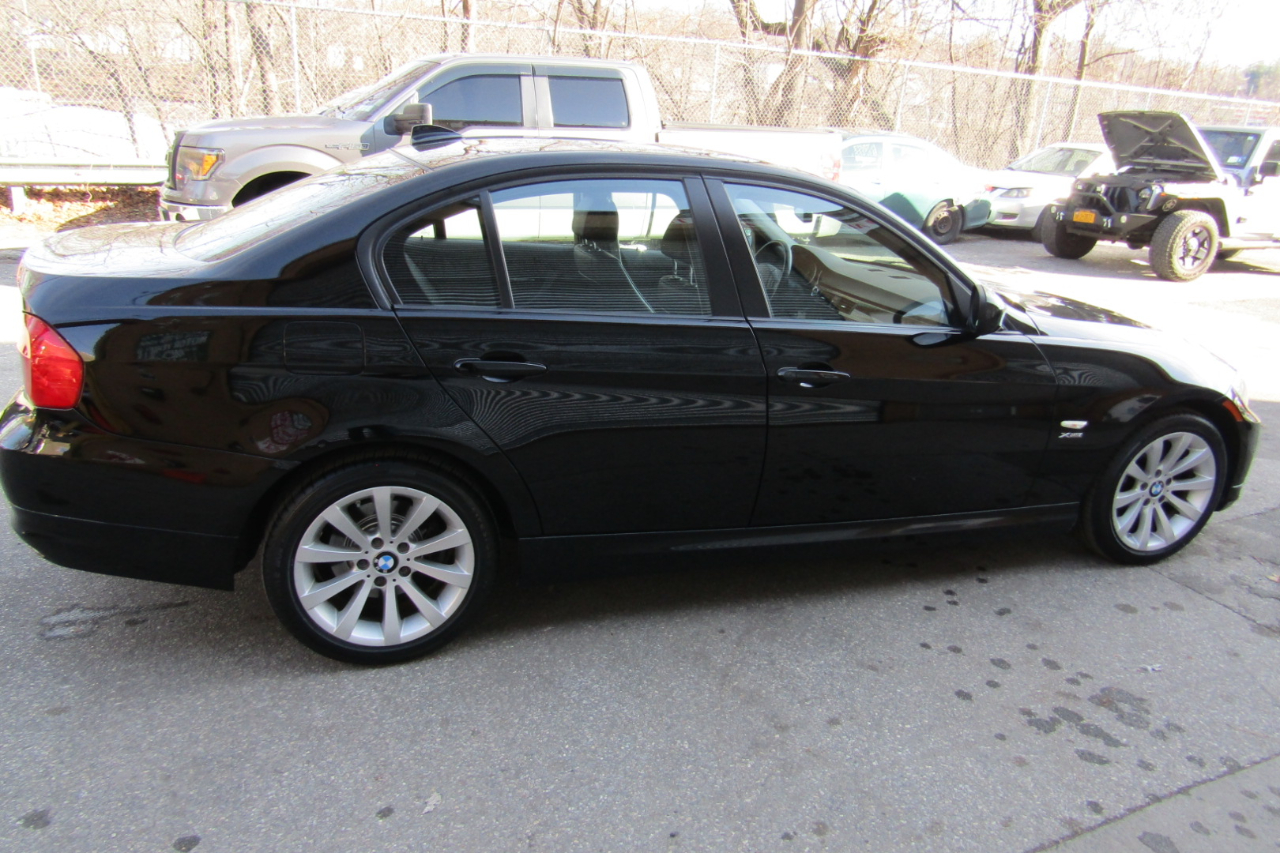 BMW 3 Series 4dr Sdn 328i xDrive AWD 2011