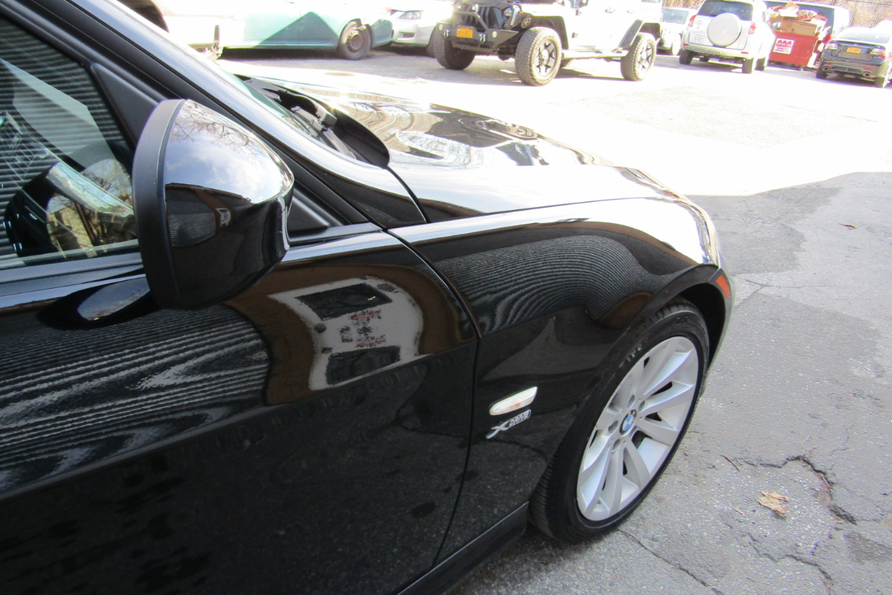 BMW 3 Series 4dr Sdn 328i xDrive AWD 2011