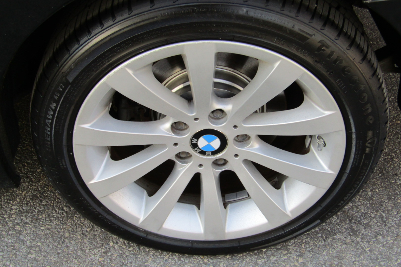 BMW 3 Series 4dr Sdn 328i xDrive AWD 2011