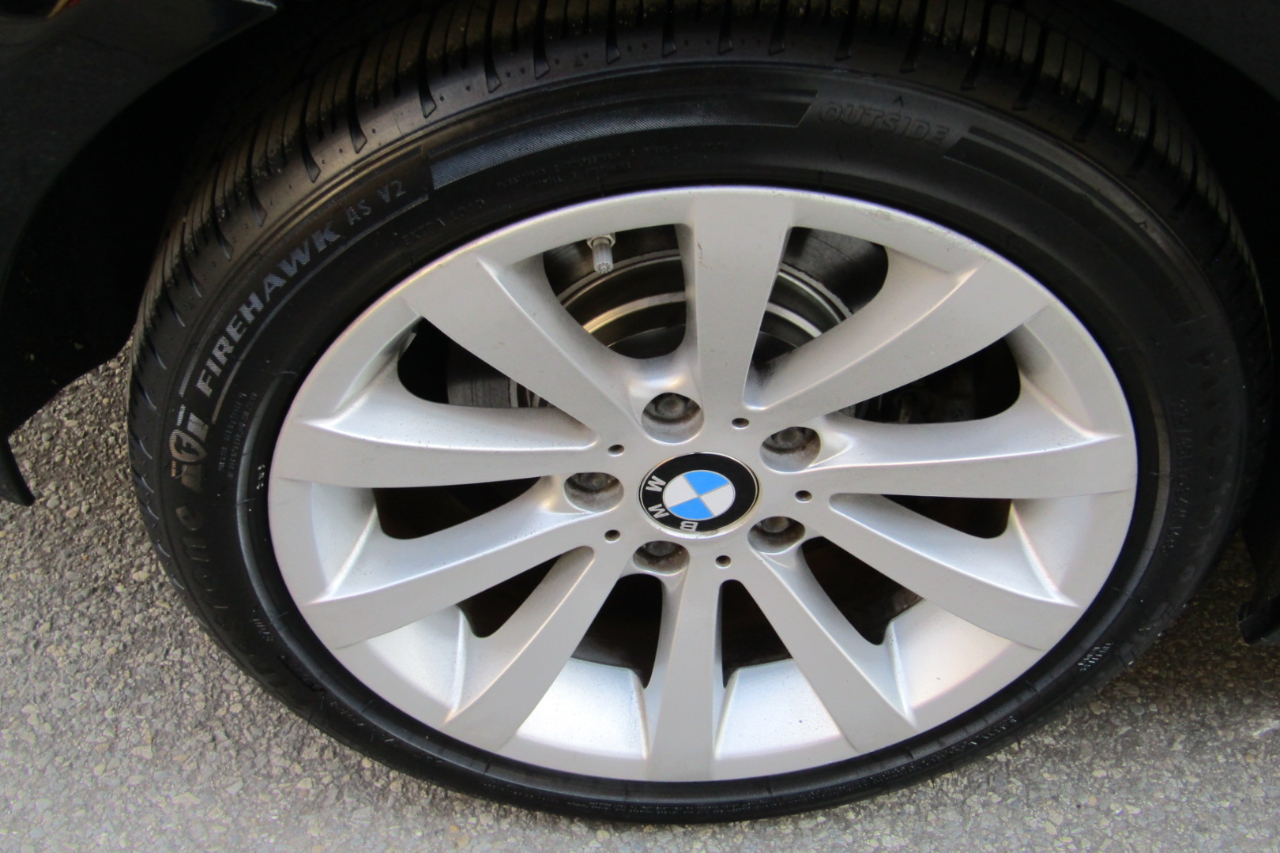 BMW 3 Series 4dr Sdn 328i xDrive AWD 2011