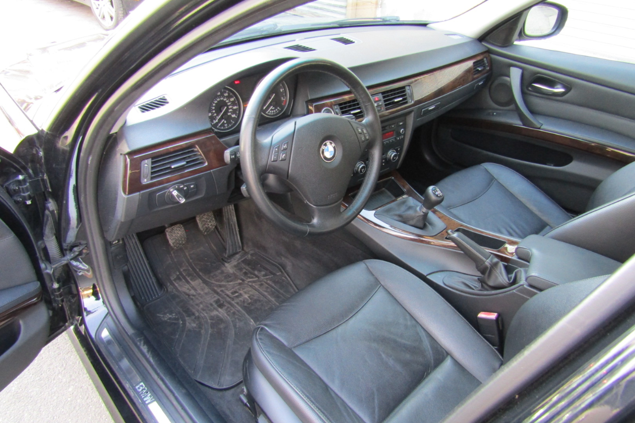 BMW 3 Series 4dr Sdn 328i xDrive AWD 2011