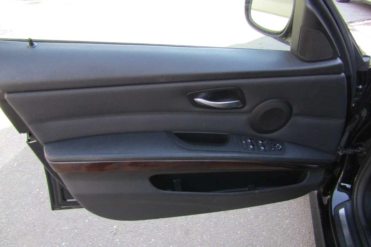 BMW 3 Series 4dr Sdn 328i xDrive AWD 2011