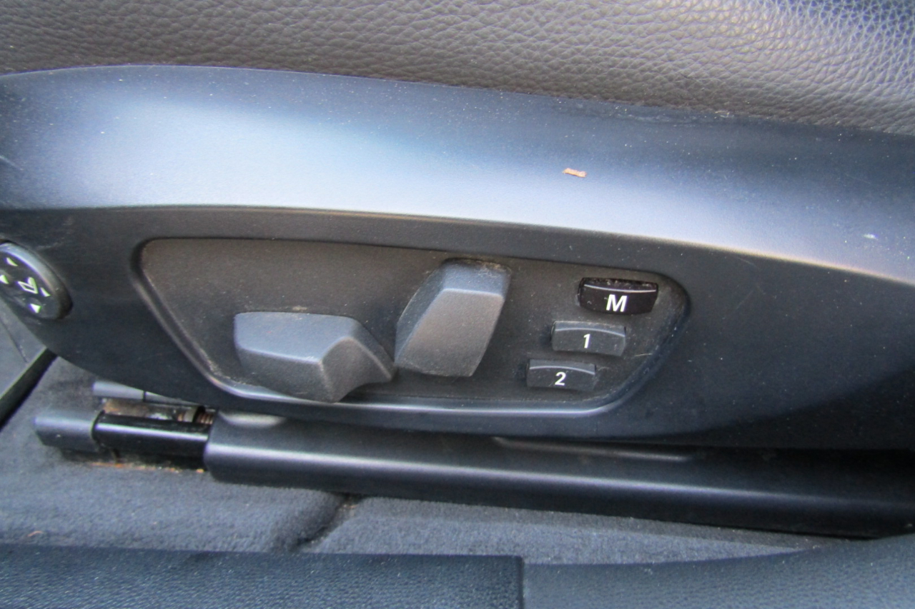 BMW 3 Series 4dr Sdn 328i xDrive AWD 2011