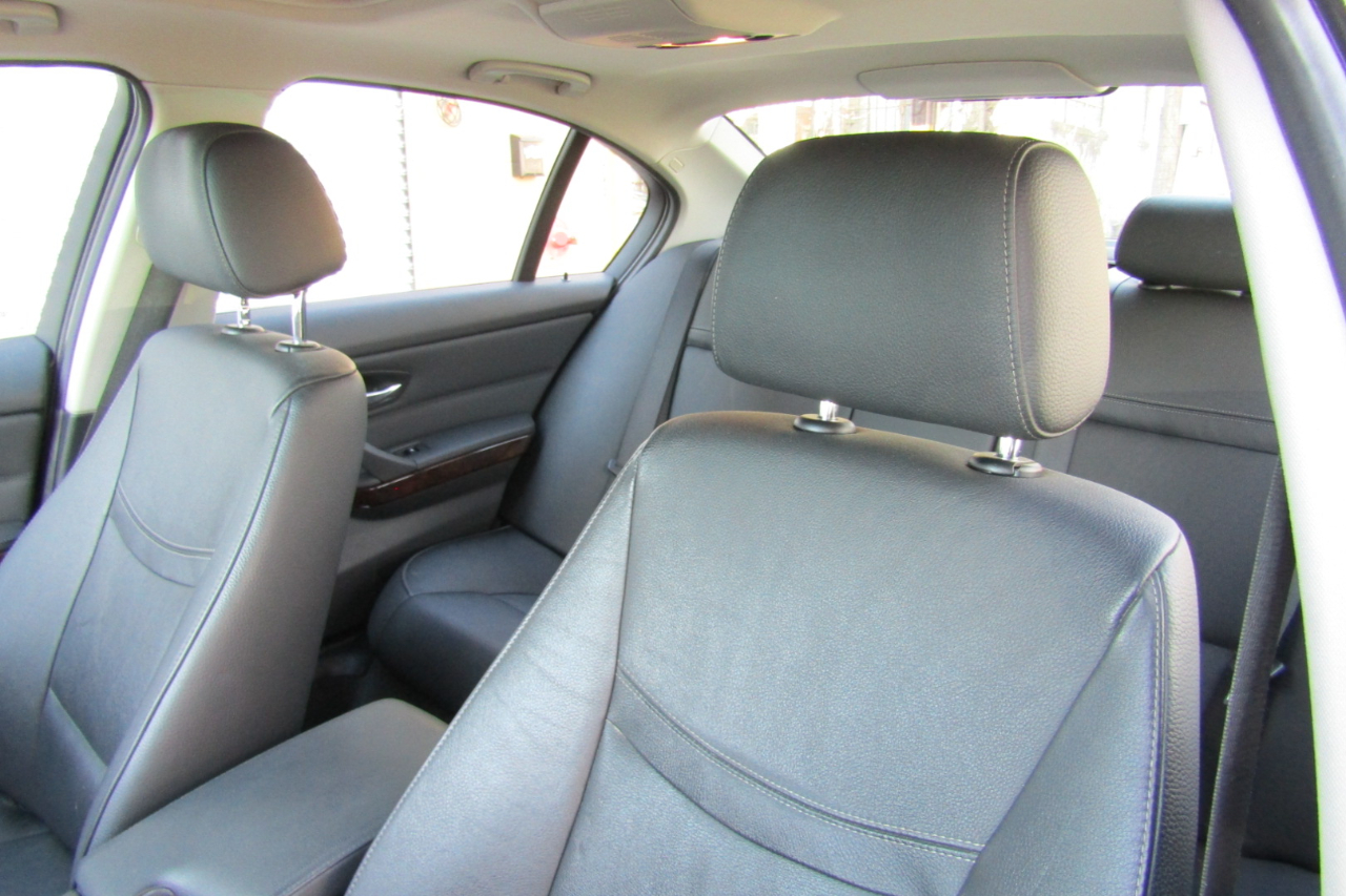 BMW 3 Series 4dr Sdn 328i xDrive AWD 2011