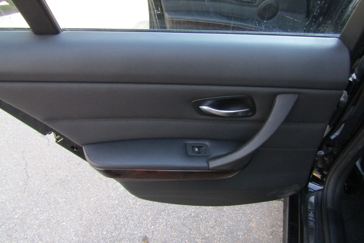 BMW 3 Series 4dr Sdn 328i xDrive AWD 2011