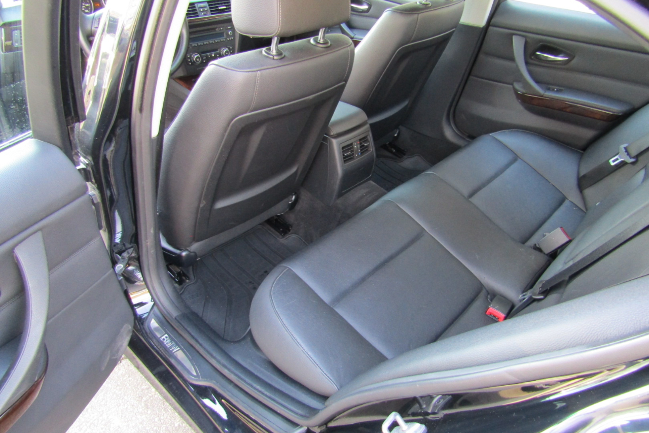 BMW 3 Series 4dr Sdn 328i xDrive AWD 2011