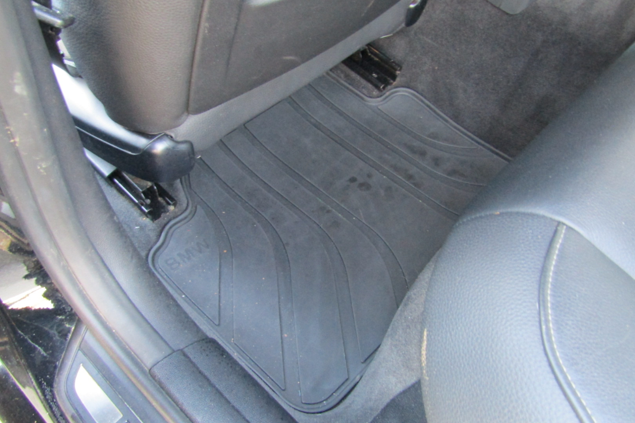 BMW 3 Series 4dr Sdn 328i xDrive AWD 2011