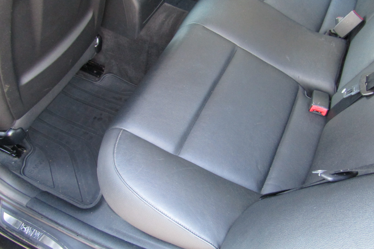 BMW 3 Series 4dr Sdn 328i xDrive AWD 2011