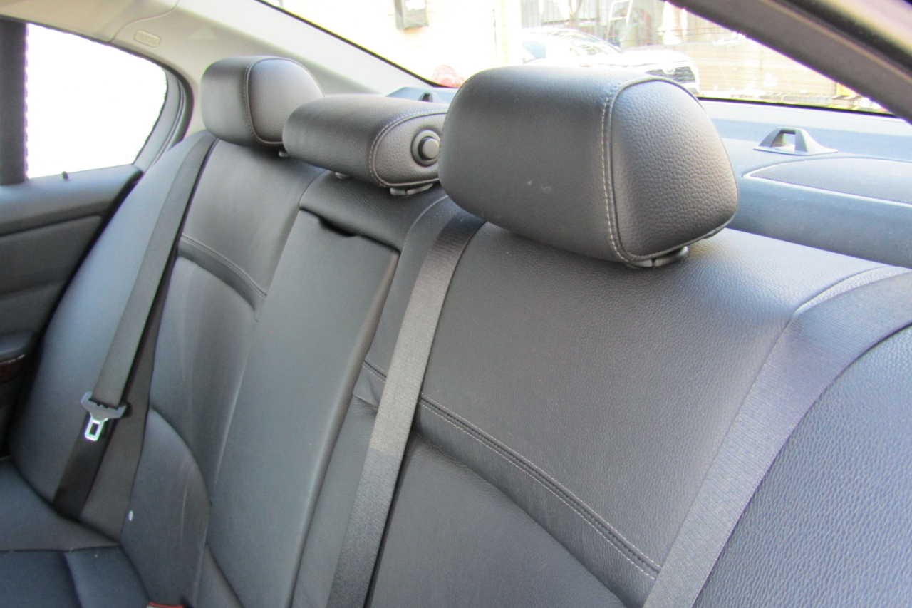 BMW 3 Series 4dr Sdn 328i xDrive AWD 2011