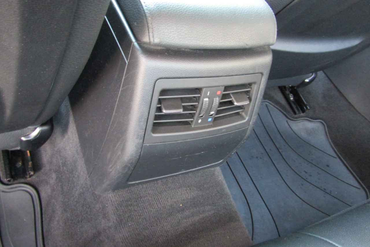 BMW 3 Series 4dr Sdn 328i xDrive AWD 2011