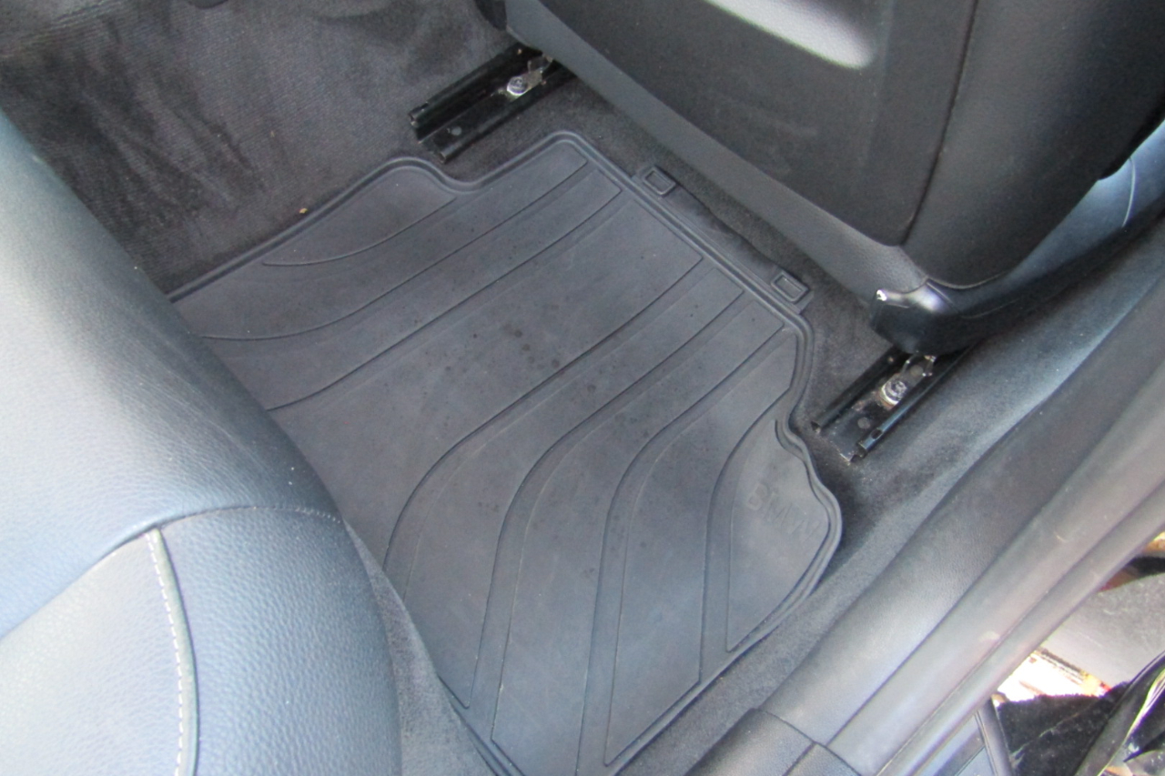 BMW 3 Series 4dr Sdn 328i xDrive AWD 2011