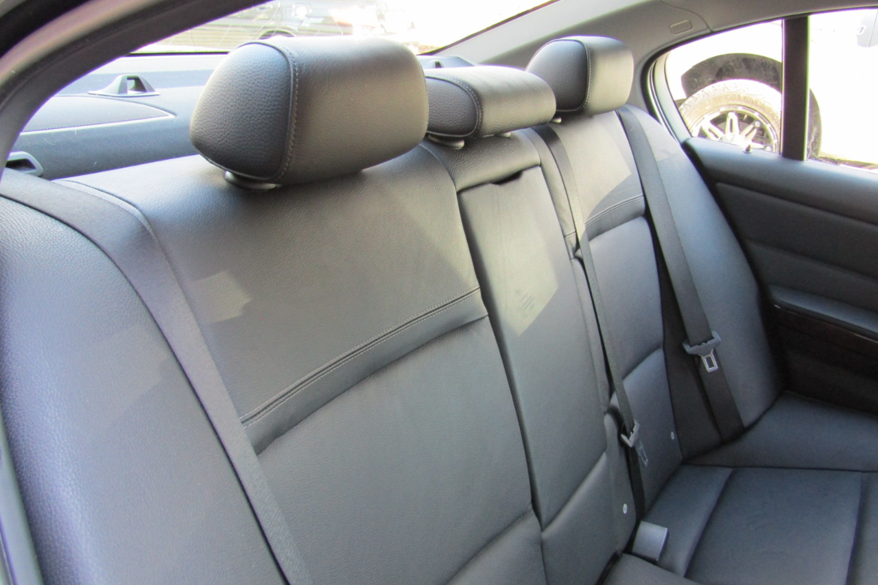 BMW 3 Series 4dr Sdn 328i xDrive AWD 2011