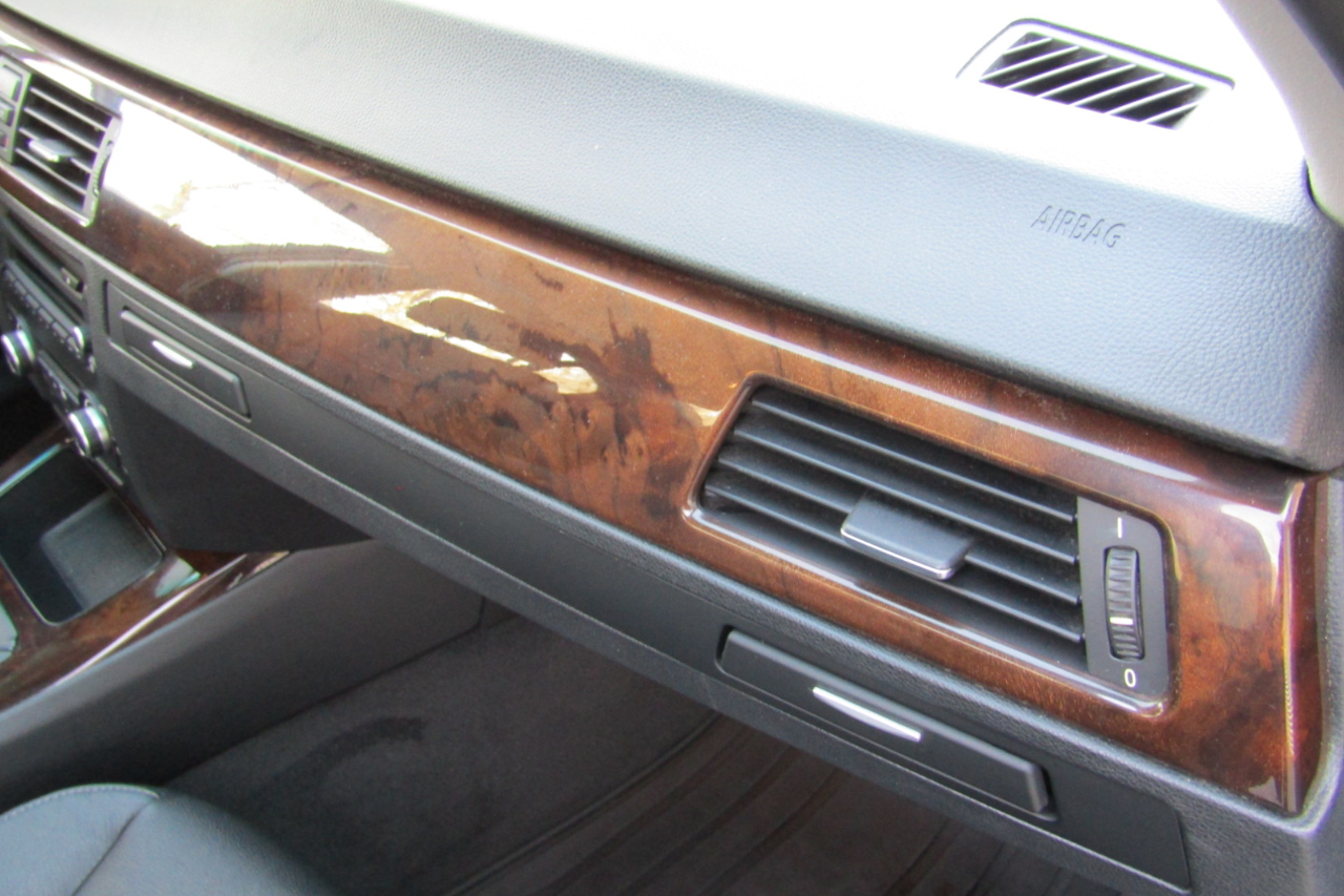 BMW 3 Series 4dr Sdn 328i xDrive AWD 2011