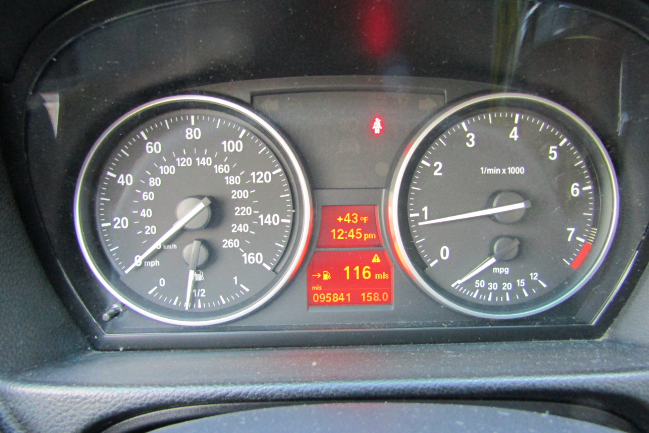 BMW 3 Series 4dr Sdn 328i xDrive AWD 2011