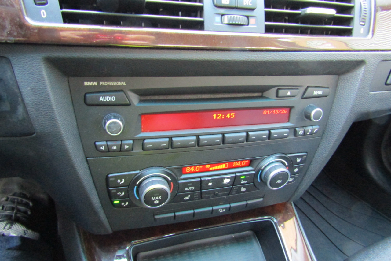 BMW 3 Series 4dr Sdn 328i xDrive AWD 2011