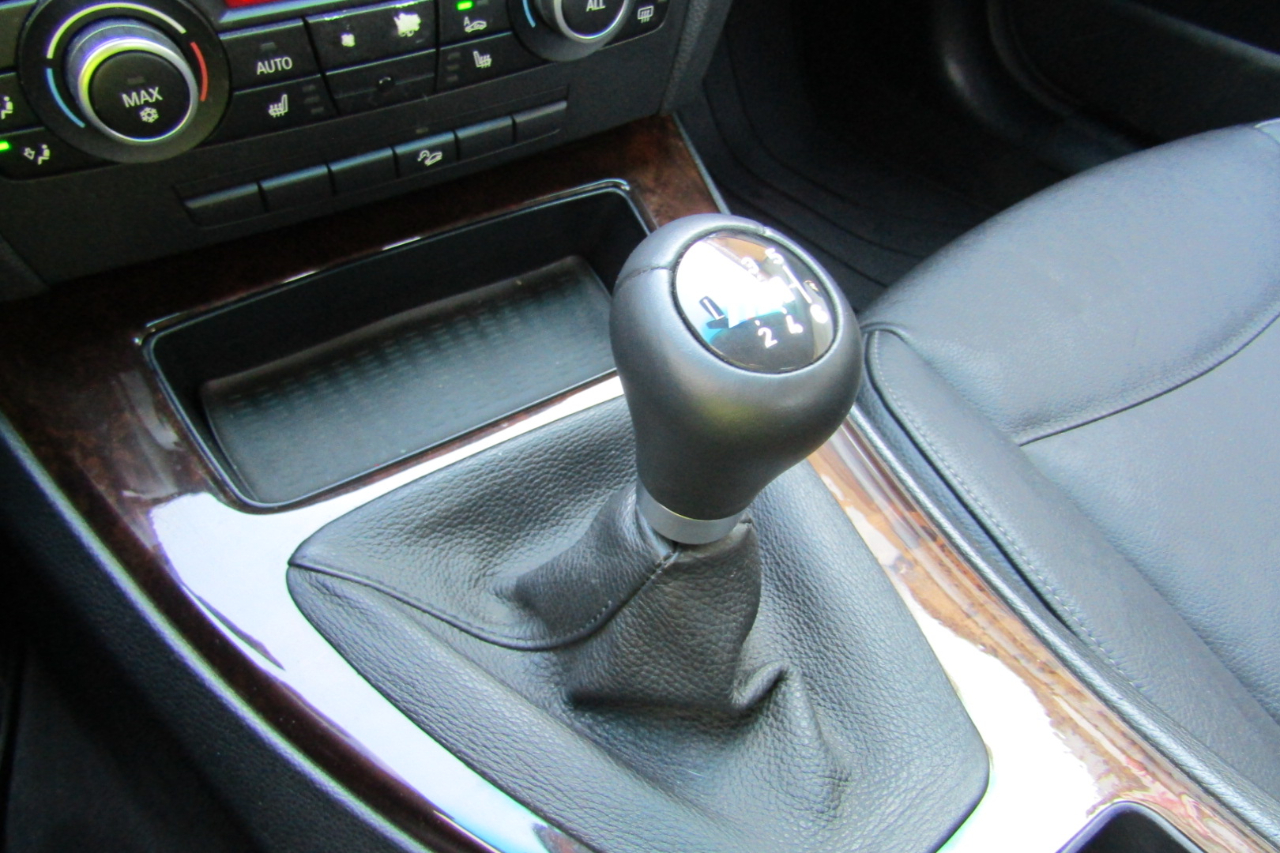 BMW 3 Series 4dr Sdn 328i xDrive AWD 2011