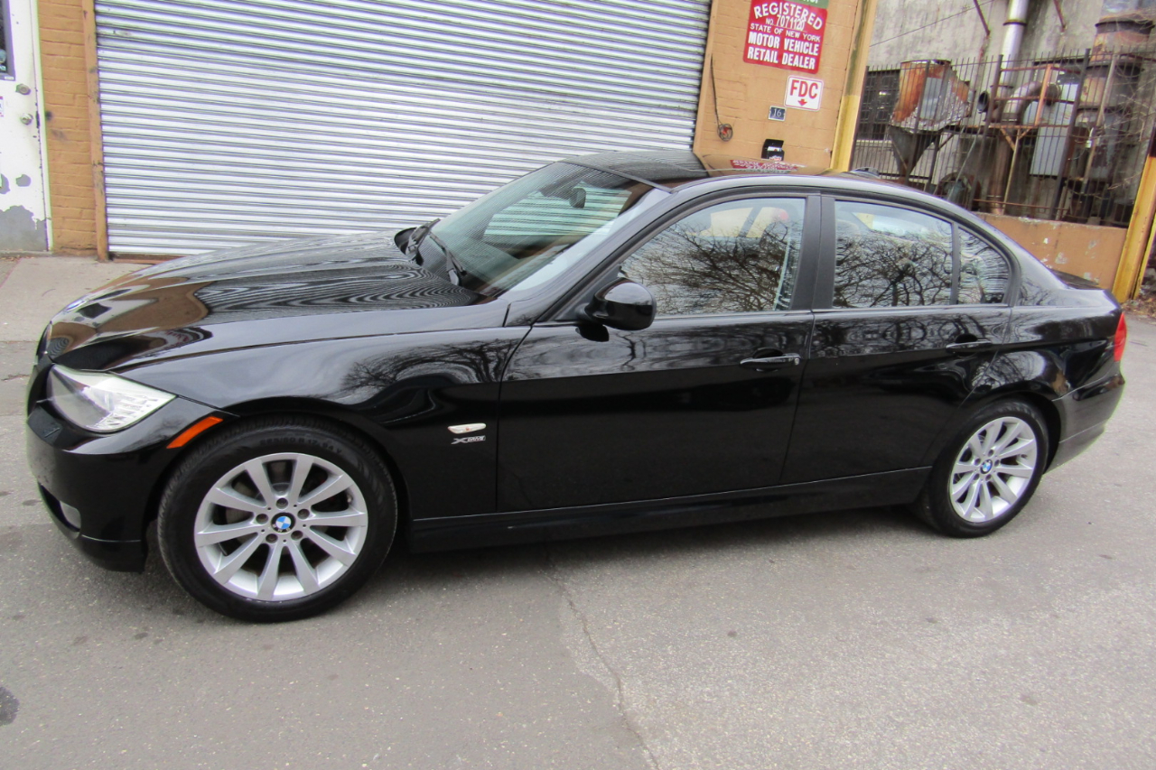 BMW 3 Series 4dr Sdn 328i xDrive AWD SULEV 2011