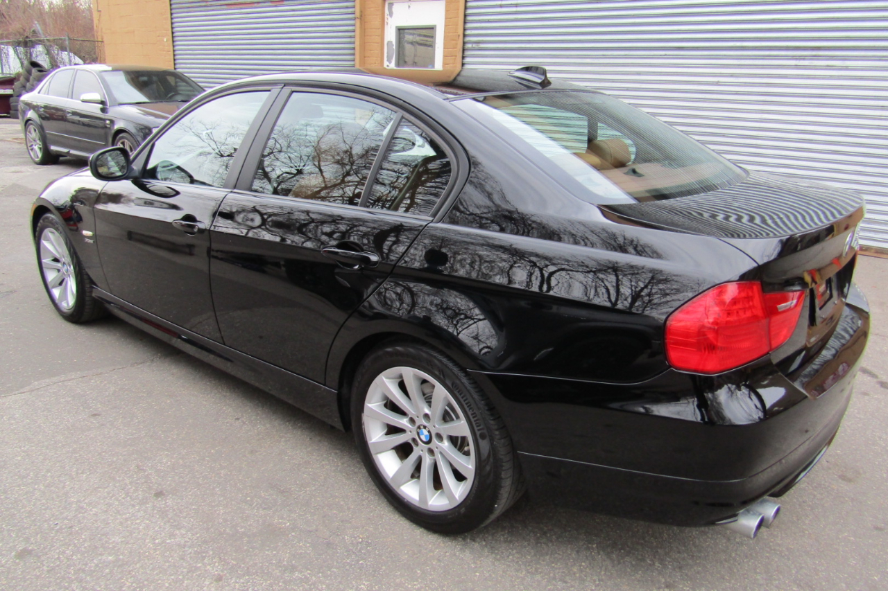 BMW 3 Series 4dr Sdn 328i xDrive AWD SULEV 2011