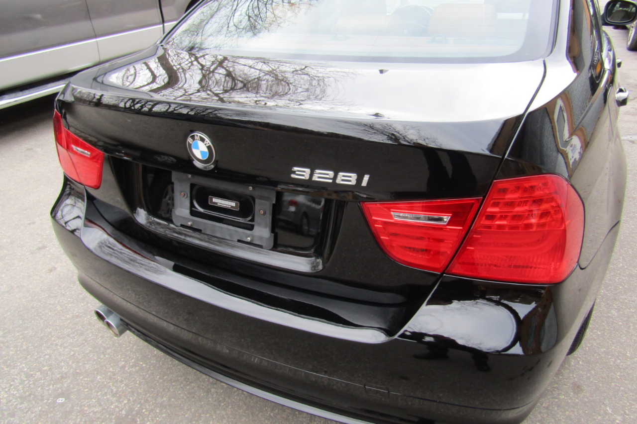 BMW 3 Series 4dr Sdn 328i xDrive AWD SULEV 2011