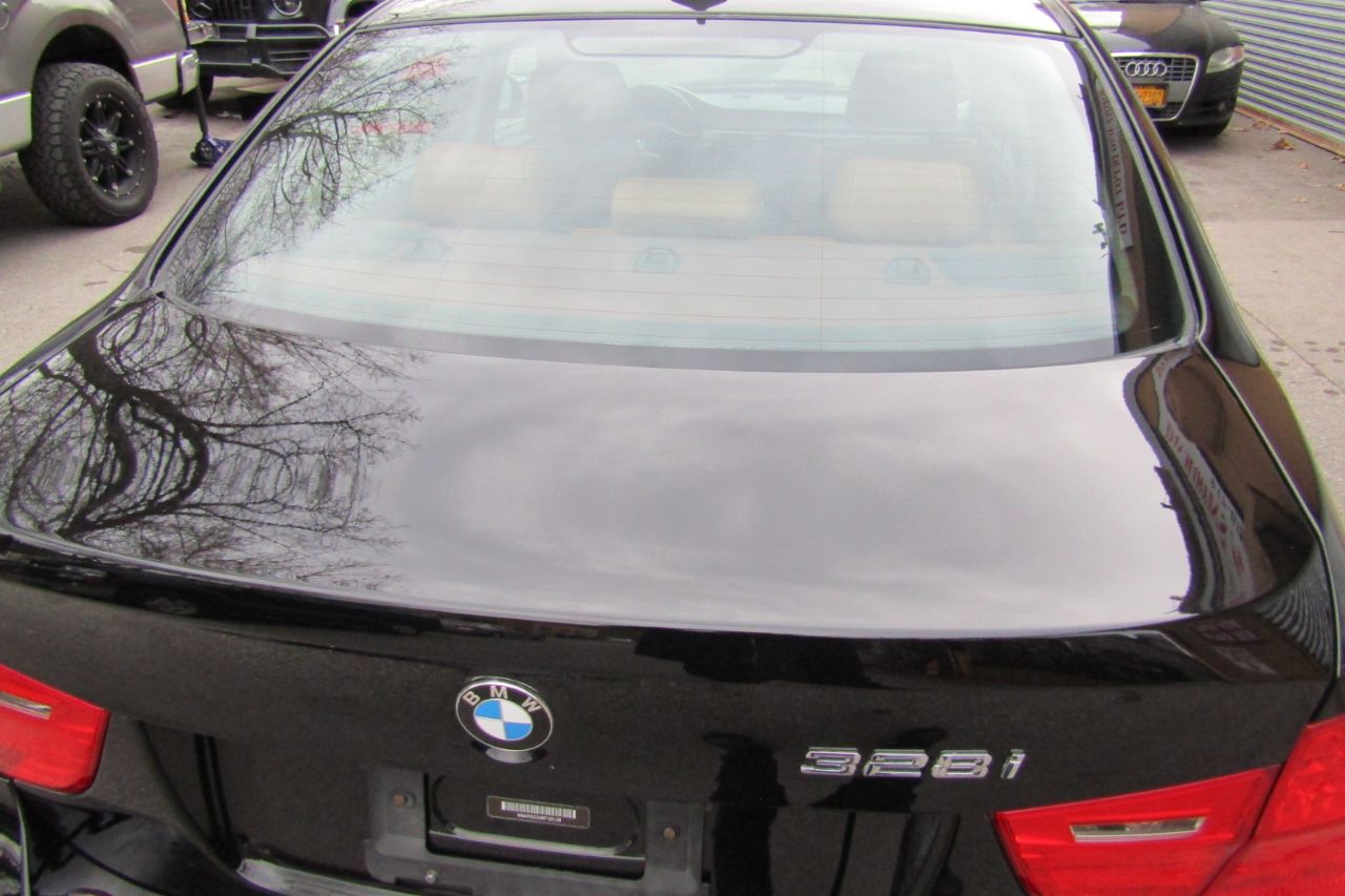 BMW 3 Series 4dr Sdn 328i xDrive AWD SULEV 2011