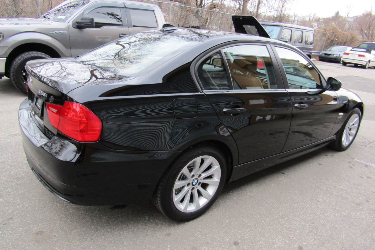 BMW 3 Series 4dr Sdn 328i xDrive AWD SULEV 2011