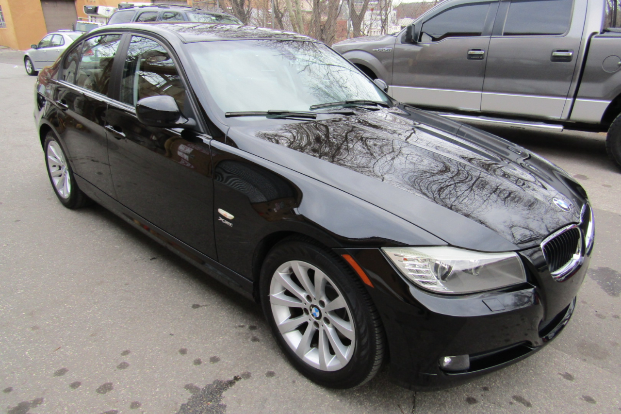 BMW 3 Series 4dr Sdn 328i xDrive AWD SULEV 2011