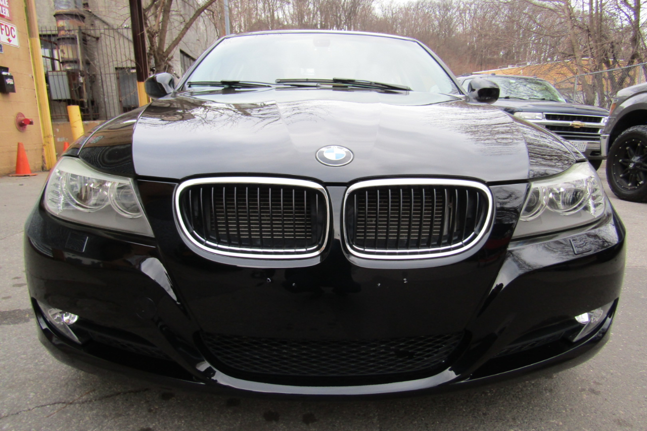 BMW 3 Series 4dr Sdn 328i xDrive AWD SULEV 2011