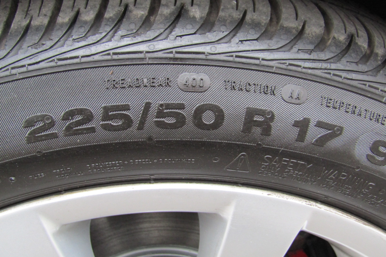 BMW 3 Series 4dr Sdn 328i xDrive AWD SULEV 2011