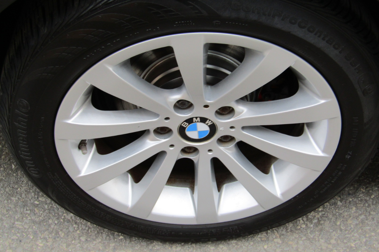 BMW 3 Series 4dr Sdn 328i xDrive AWD SULEV 2011