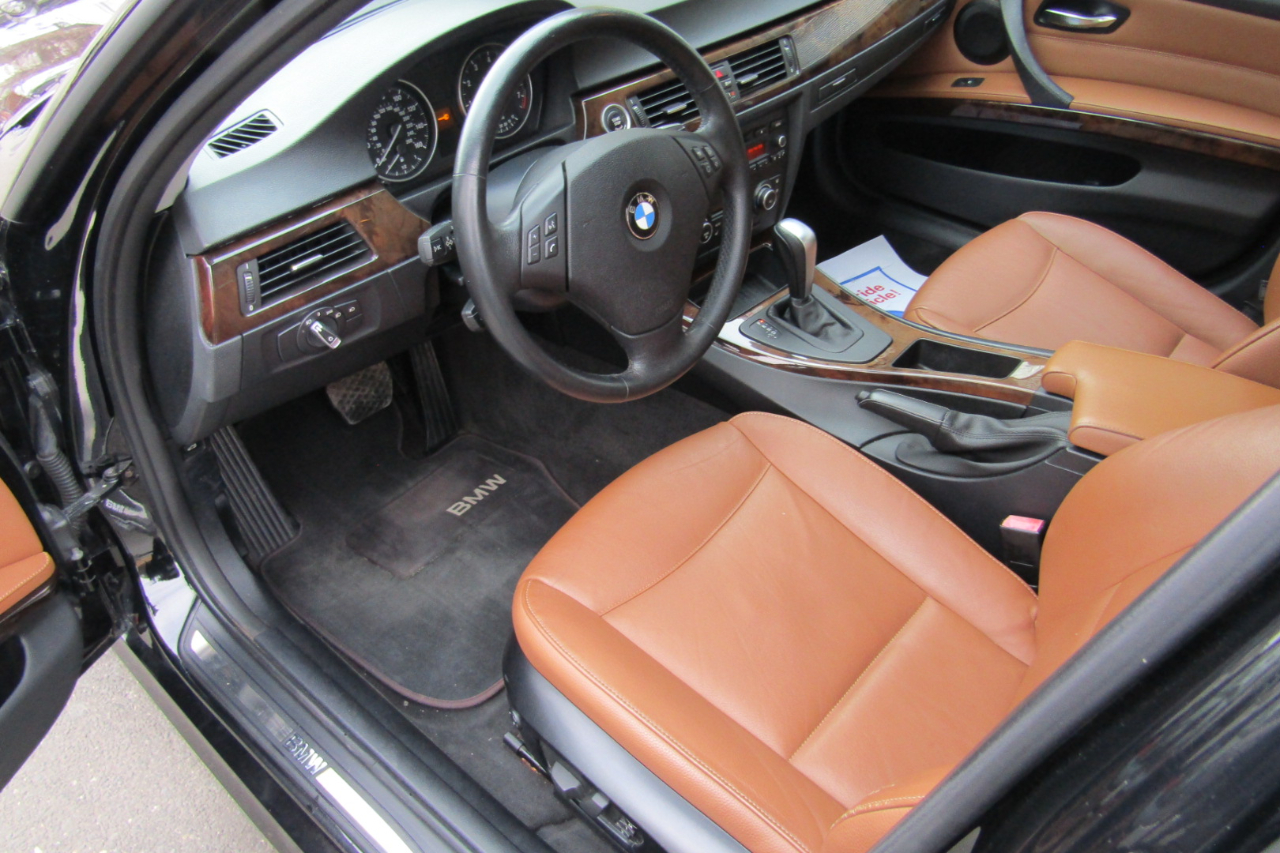 BMW 3 Series 4dr Sdn 328i xDrive AWD SULEV 2011