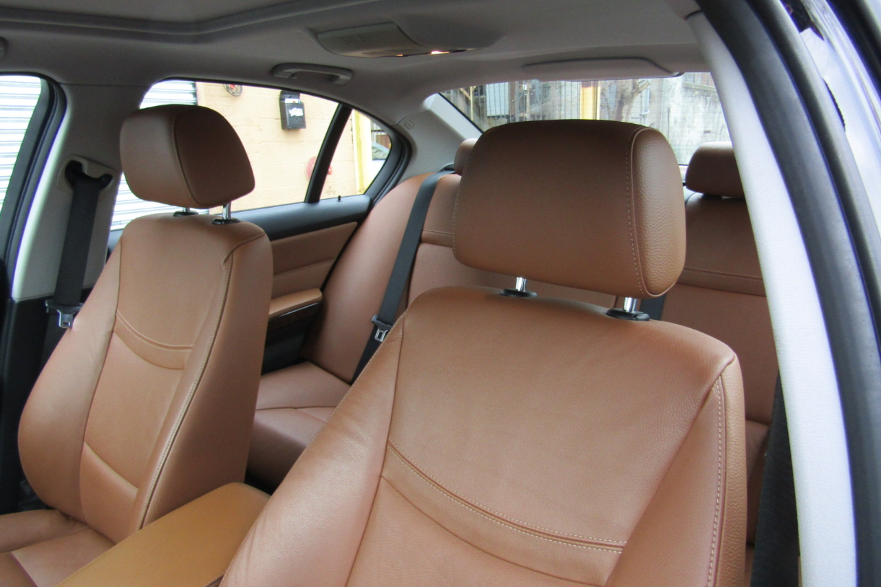 BMW 3 Series 4dr Sdn 328i xDrive AWD SULEV 2011