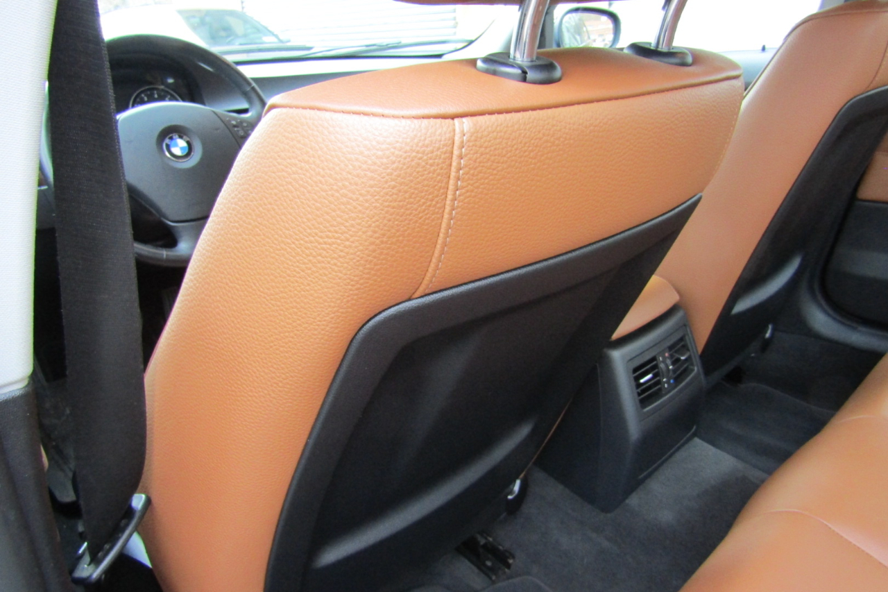 BMW 3 Series 4dr Sdn 328i xDrive AWD SULEV 2011