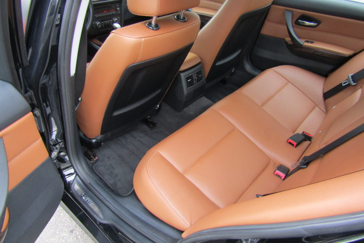 BMW 3 Series 4dr Sdn 328i xDrive AWD SULEV 2011