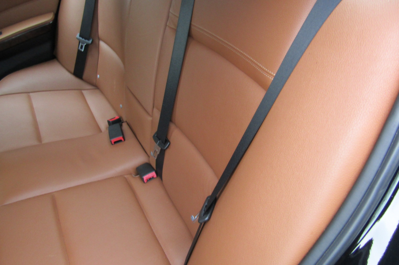 BMW 3 Series 4dr Sdn 328i xDrive AWD SULEV 2011