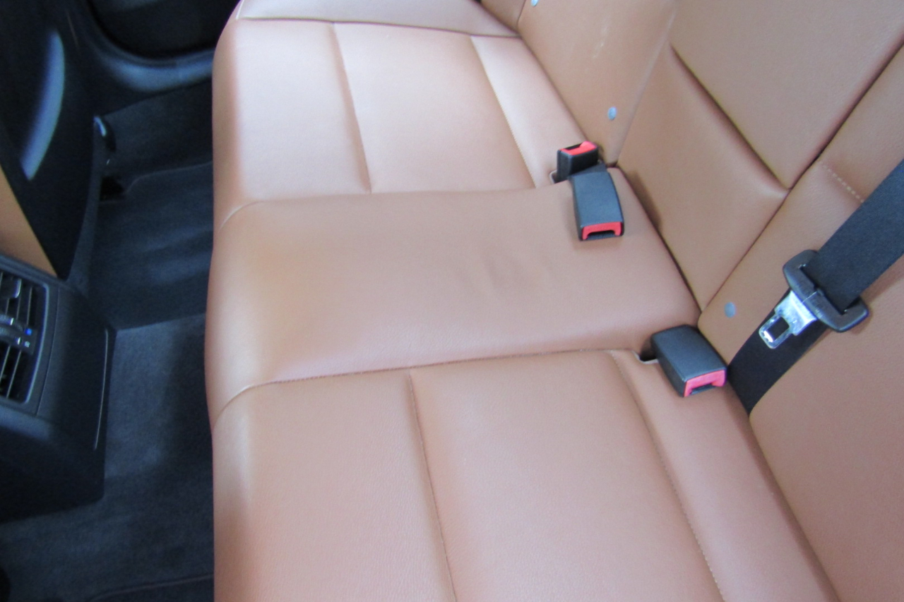 BMW 3 Series 4dr Sdn 328i xDrive AWD SULEV 2011