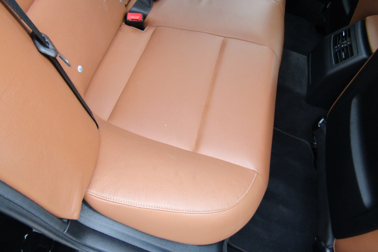 BMW 3 Series 4dr Sdn 328i xDrive AWD SULEV 2011