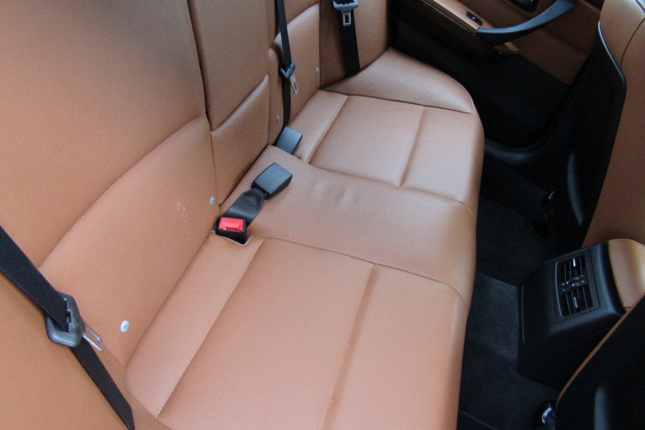 BMW 3 Series 4dr Sdn 328i xDrive AWD SULEV 2011