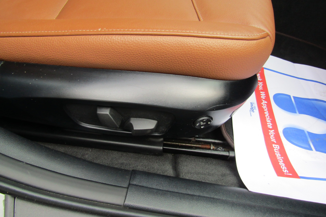 BMW 3 Series 4dr Sdn 328i xDrive AWD SULEV 2011