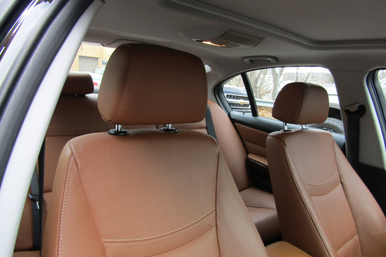 BMW 3 Series 4dr Sdn 328i xDrive AWD SULEV 2011