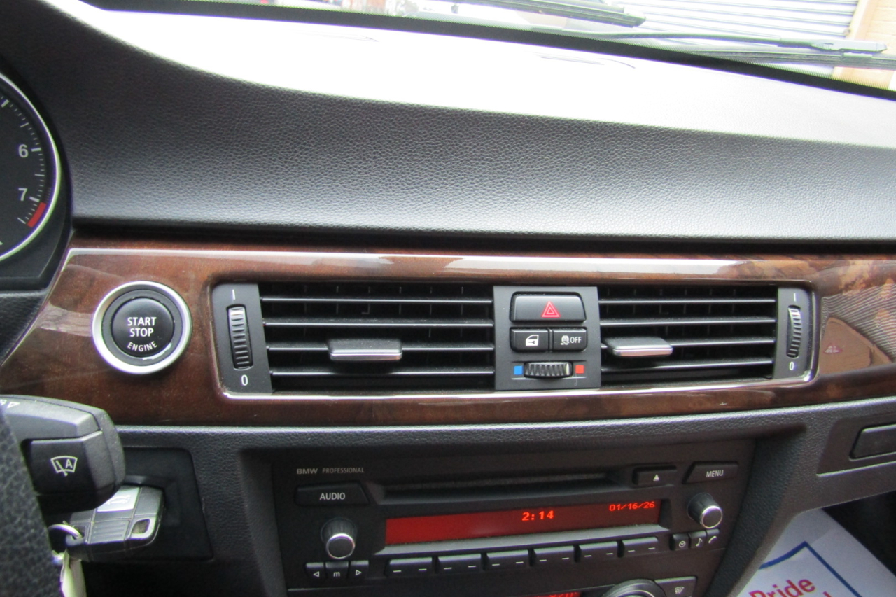 BMW 3 Series 4dr Sdn 328i xDrive AWD SULEV 2011