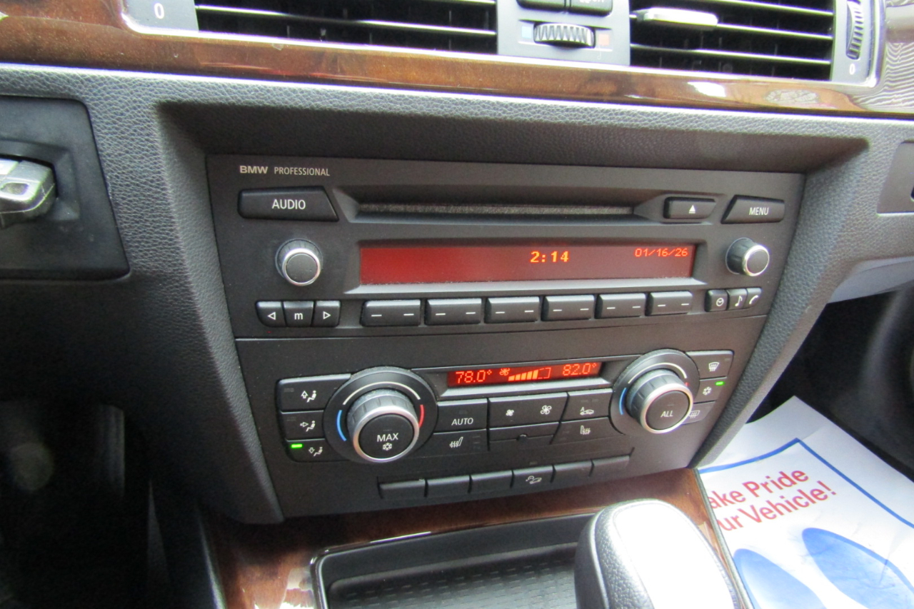 BMW 3 Series 4dr Sdn 328i xDrive AWD SULEV 2011