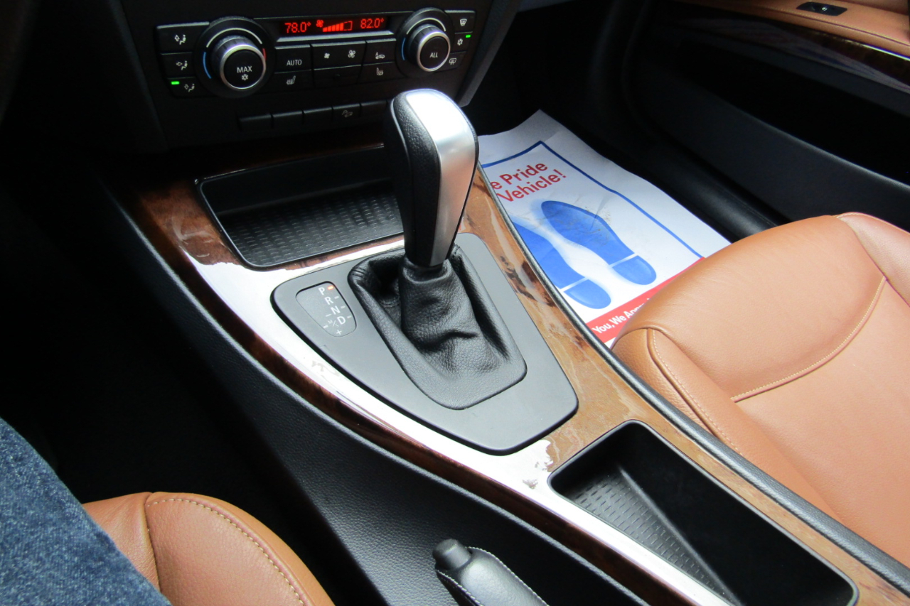 BMW 3 Series 4dr Sdn 328i xDrive AWD SULEV 2011