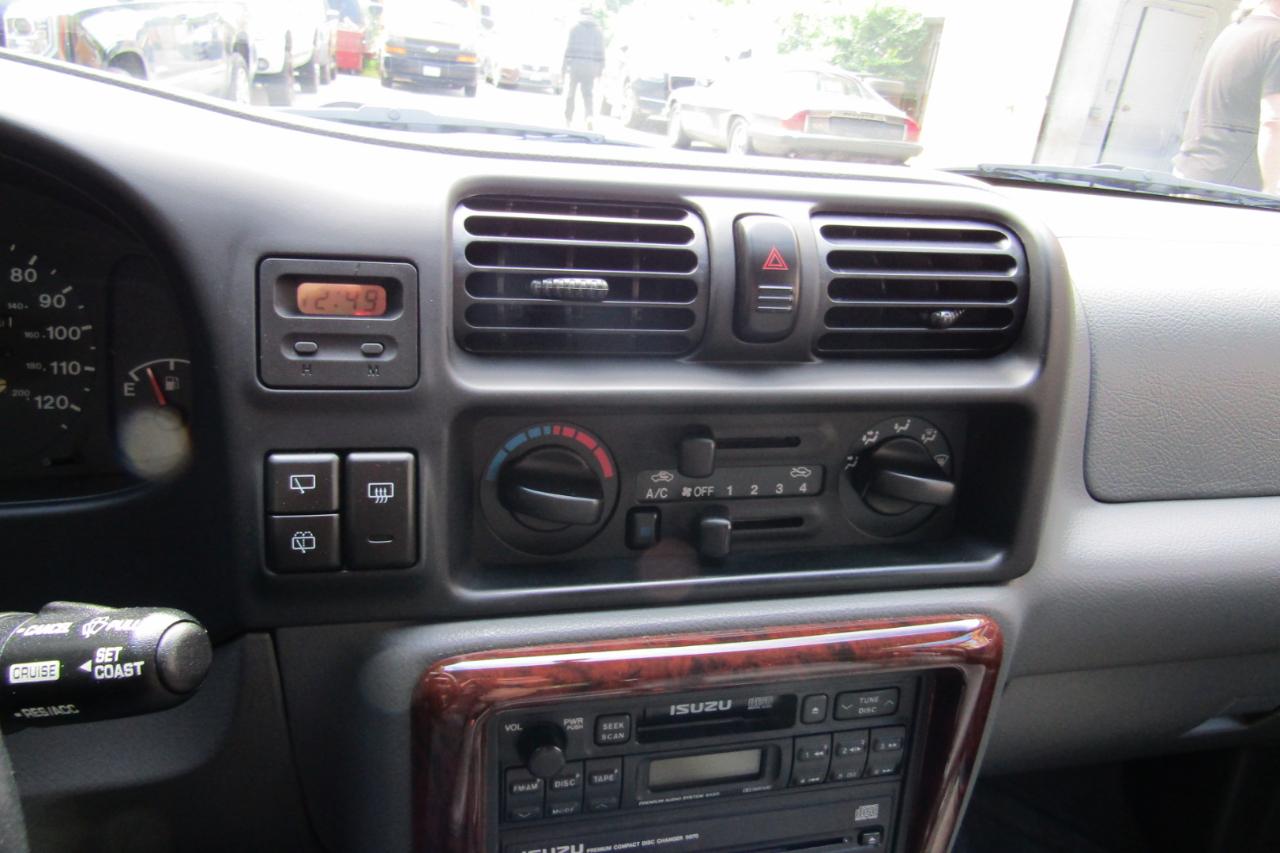 Isuzu Rodeo 4dr LS 3.2L Auto 4WD 1998